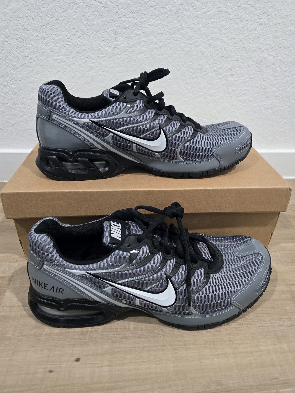 Nike Air Max Torch 4 Men’s Running Shoes - Gray/Black Size:9.5M wide